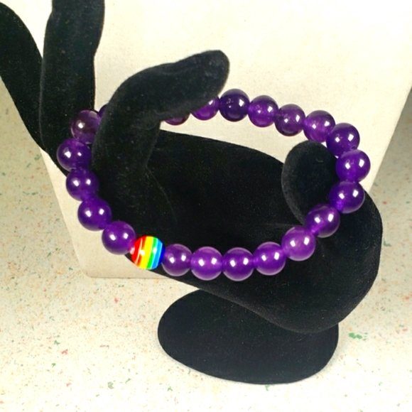 Amethyst Crystal Gemstone Round Beads Stretch Bracelet with One Rainbow Bead - Picture 1 of 5